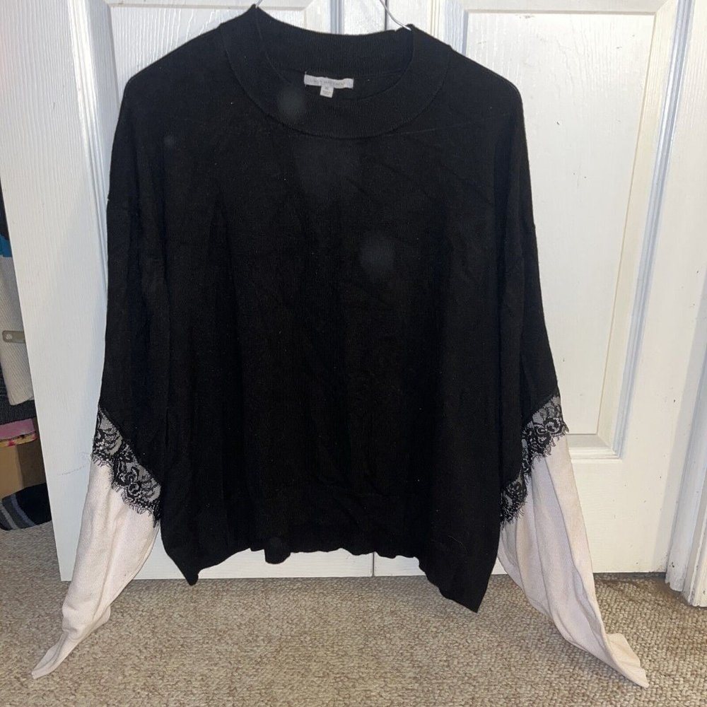 Linda Matthews Black w/ White Sleeve Lace Hem Top Size 3XL
